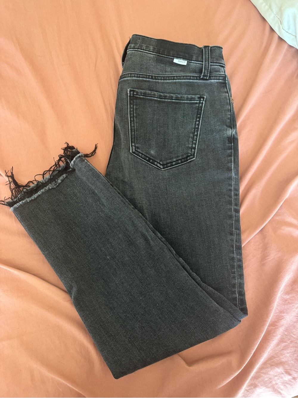 Daze Women's Black Washed Fringe-Hem Jeans